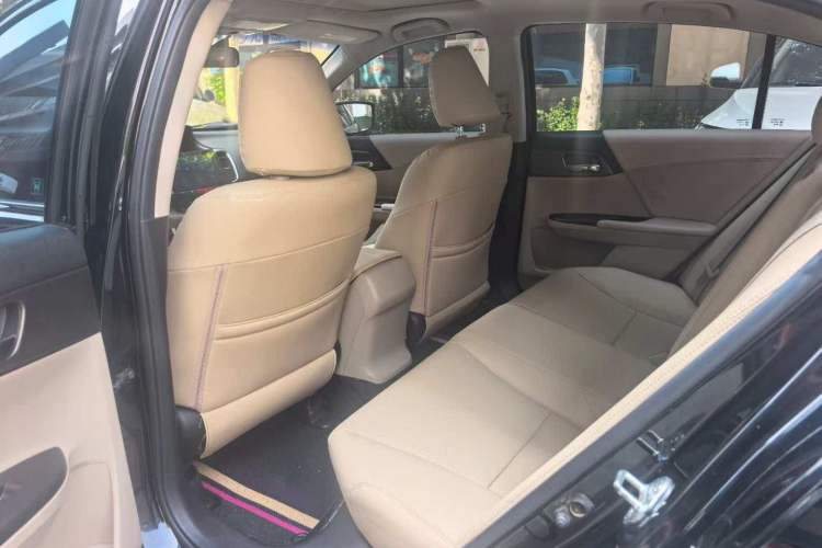 Used Honda Accord 2015 2.0L LX Comfort Edition Interior 3
