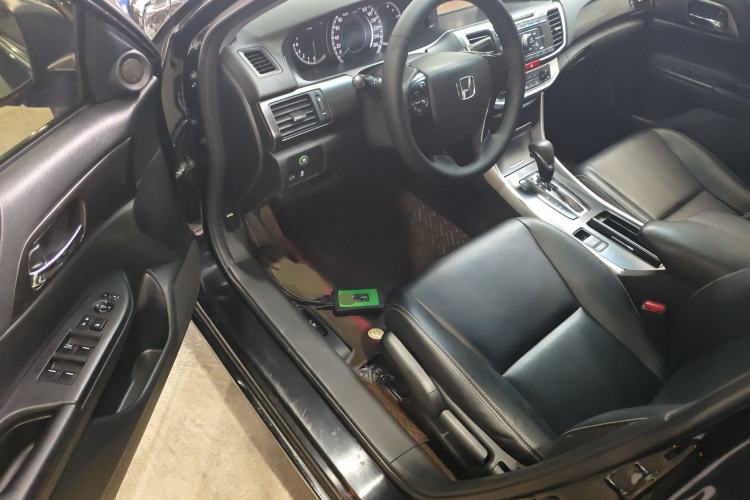 Used Honda Accord 2015 2.0L LX Comfort Edition Interior 3