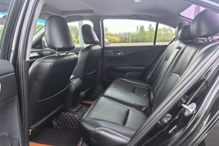 Used Honda Accord 2015 2.0L LX Comfort Edition Interior 3
