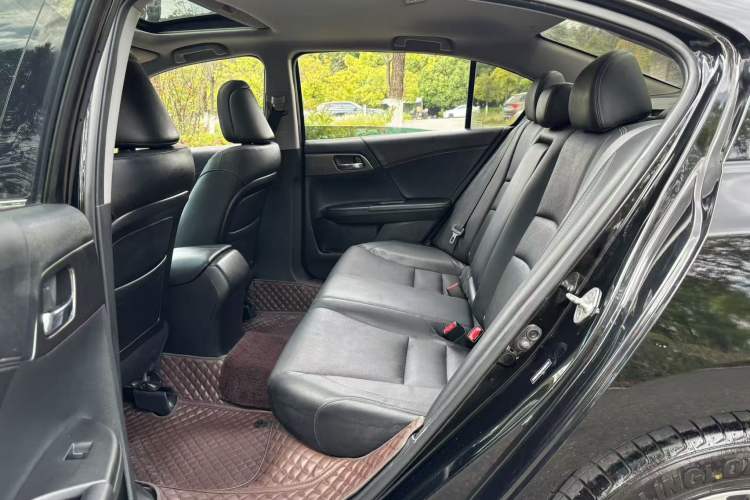 Used Honda Accord 2015 2.0L LXS Elite Edition Interior 4
