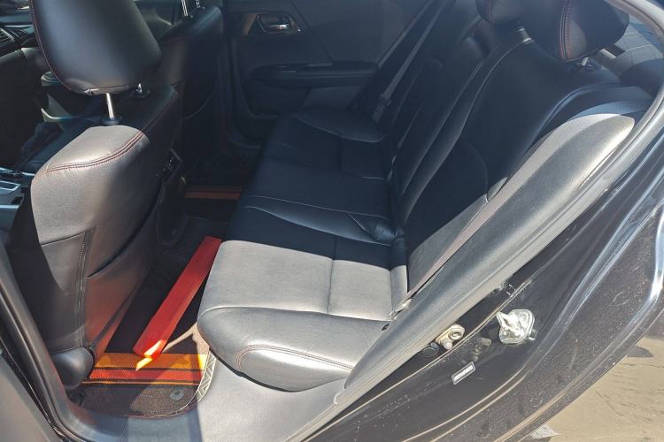 Used Honda Accord 2015 2.0L LX Comfort Edition Interior 4