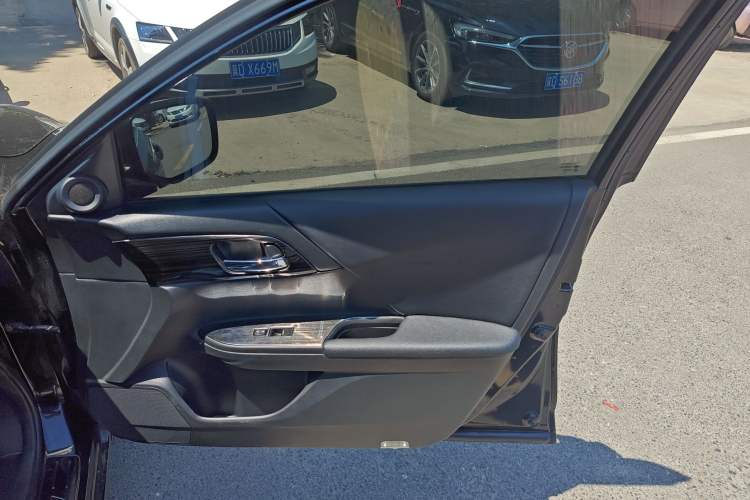 Used Honda Accord 2015 2.0L LX Comfort Edition Interior 5