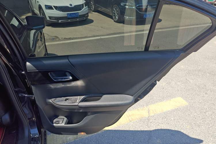 Used Honda Accord 2015 2.0L LX Comfort Edition Interior 6