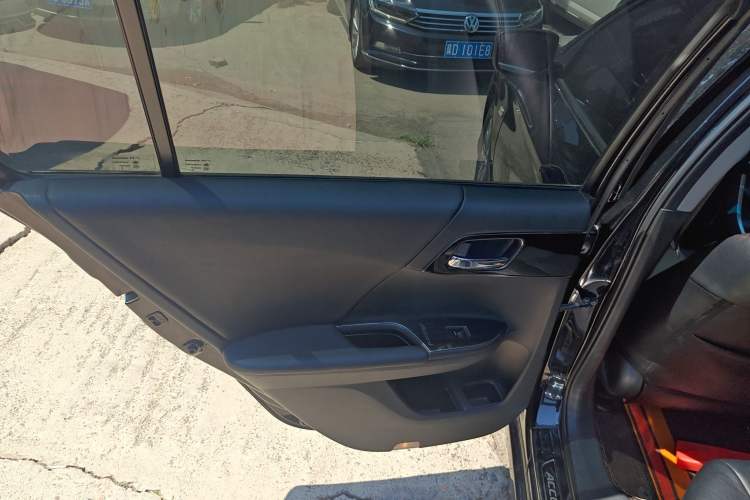 Used Honda Accord 2015 2.0L LX Comfort Edition Interior 8