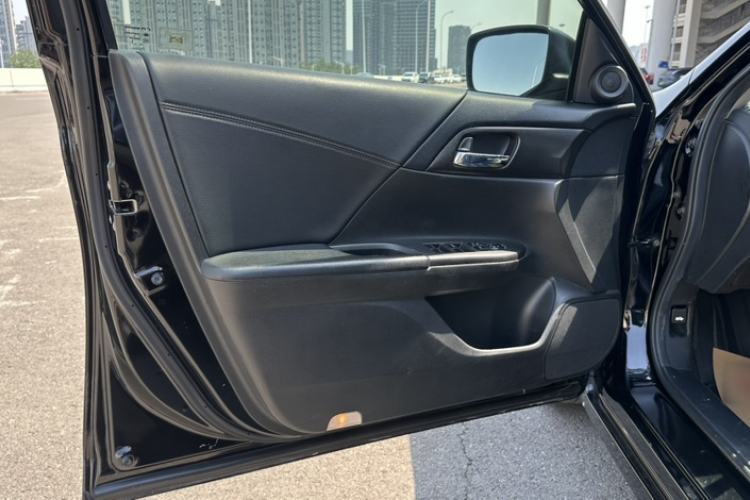 Used Honda Accord 2015 2.0L LXS Elite Edition Interior 9