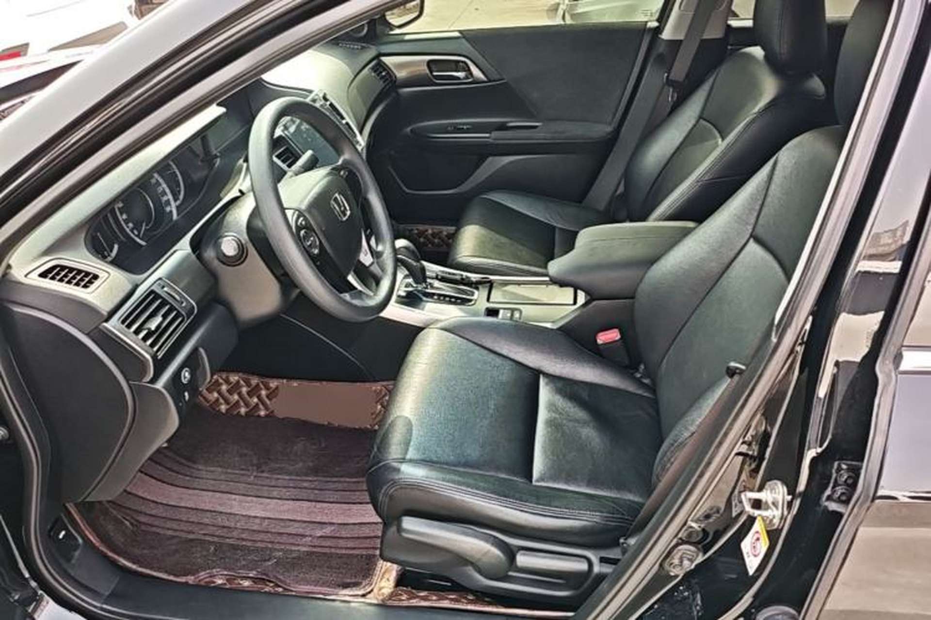 Used Honda Accord 2015 2.0L LX Comfort Edition Left Front Seat