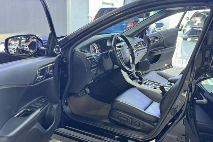 Used Honda Accord 2015 3.0L VTI Prestige Edition Left Front Seat