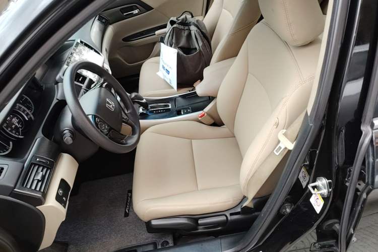 Used Honda Accord 2015 2.0L LX Comfort Edition Left Front Seat
