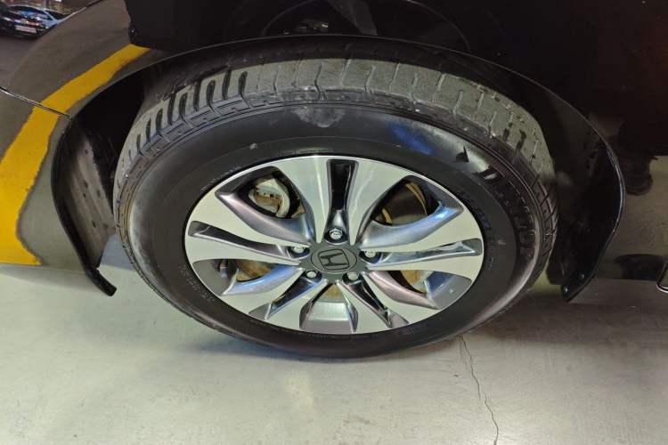 Used Honda Accord 2015 2.0L LX Comfort Edition Left Front Wheel Hub