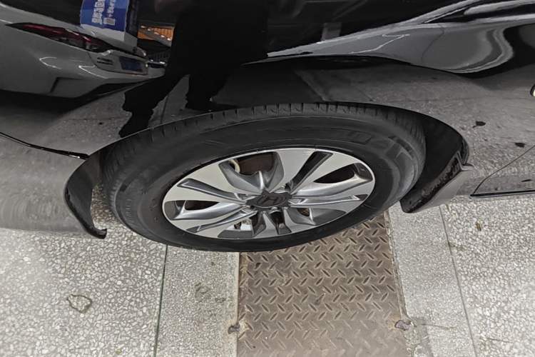 Used Honda Accord 2015 2.0L LX Comfort Edition Left Front Wheel Hub