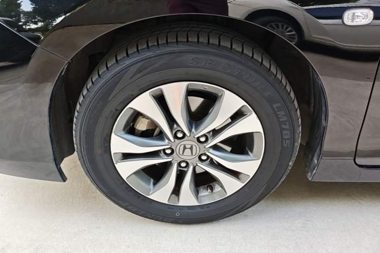 Used Honda Accord 2015 2.0L LX Comfort Edition Left Front Wheel Hub