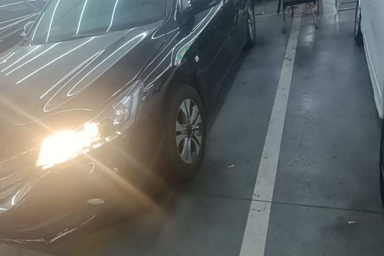Used Honda Accord 2015 2.0L LX Comfort Edition Left Front Wheel Hub