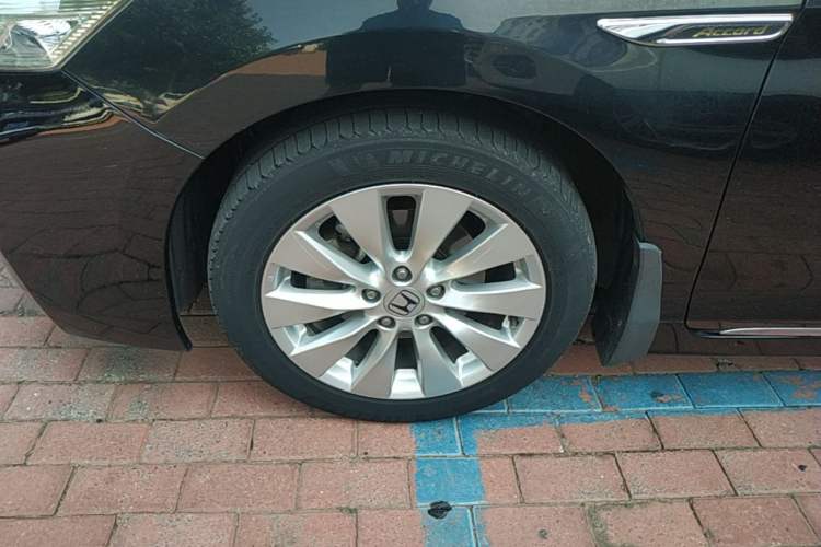Used Honda Accord 2015 2.4L EX Luxury Edition Left Front Wheel Hub