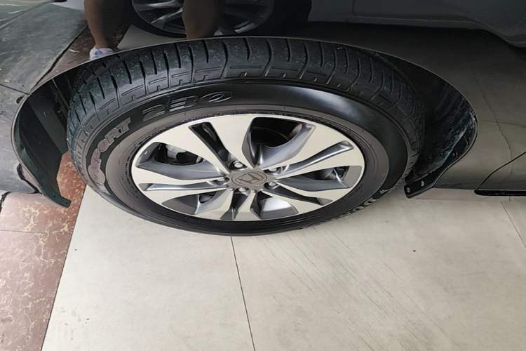 Used Honda Accord 2015 2.0L LX Comfort Edition Left Front Wheel Hub