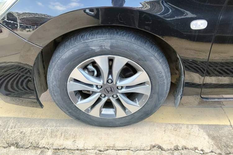 Used Honda Accord 2015 2.0L LX Comfort Edition Left Front Wheel Hub