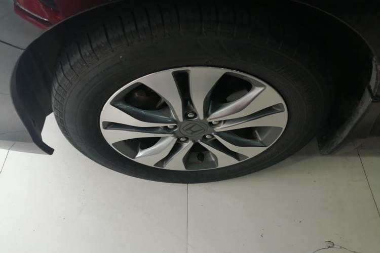 Used Honda Accord 2015 2.0L LX Comfort Edition Left Front Wheel Hub