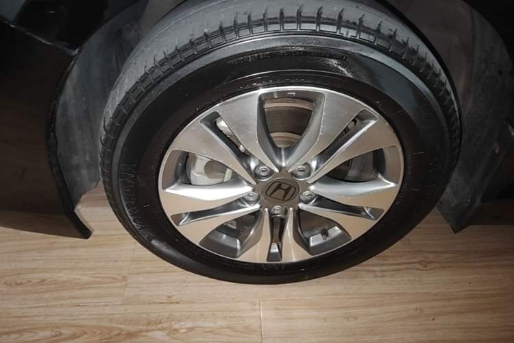 Used Honda Accord 2015 2.0L LX Comfort Edition Left Front Wheel Hub