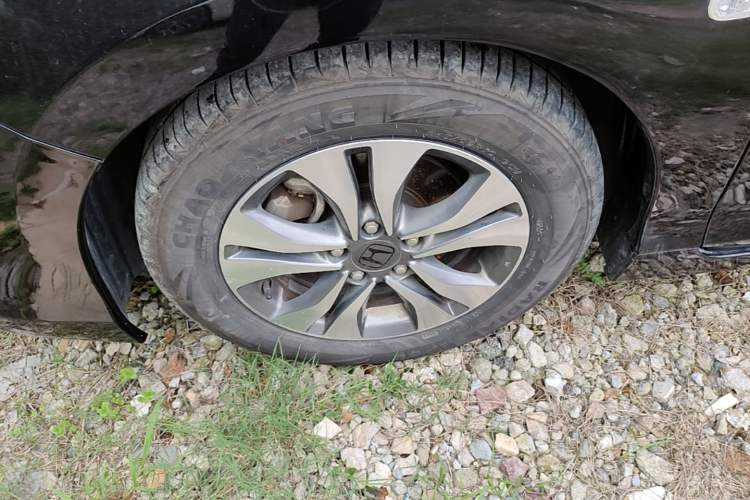 Used Honda Accord 2015 2.0L LX Comfort Edition Left Front Wheel Hub