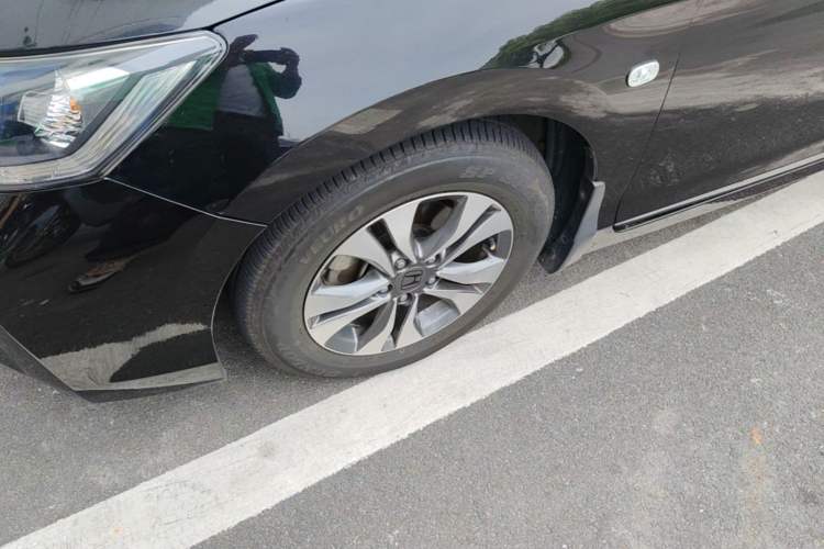 Used Honda Accord 2015 2.0L LX Comfort Edition Left Front Wheel Hub