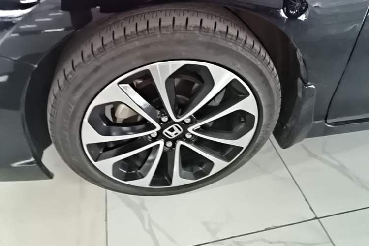 Used Honda Accord 2015 3.0L VTI Prestige Edition Left Front Wheel Hub