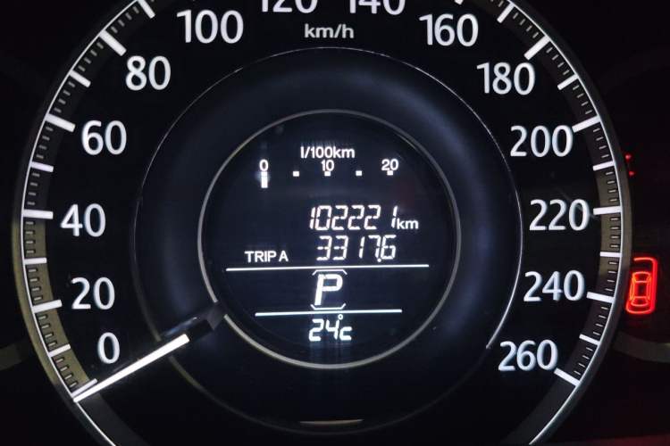 Used Honda Accord 2015 2.0L LX Comfort Edition Odometer Close Up