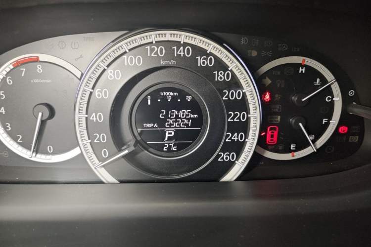 Used Honda Accord 2015 2.0L LX Comfort Edition Odometer Close Up