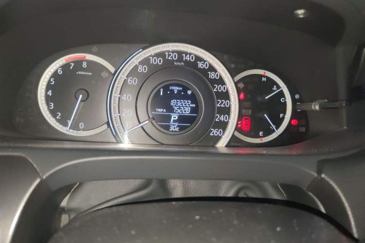 Used Honda Accord 2015 2.0L LX Comfort Edition Odometer Close Up