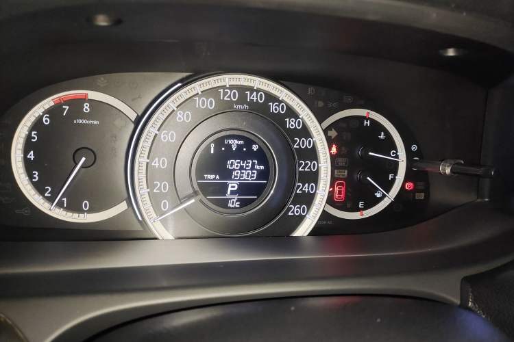 Used Honda Accord 2015 2.0L LX Comfort Edition Odometer Close Up
