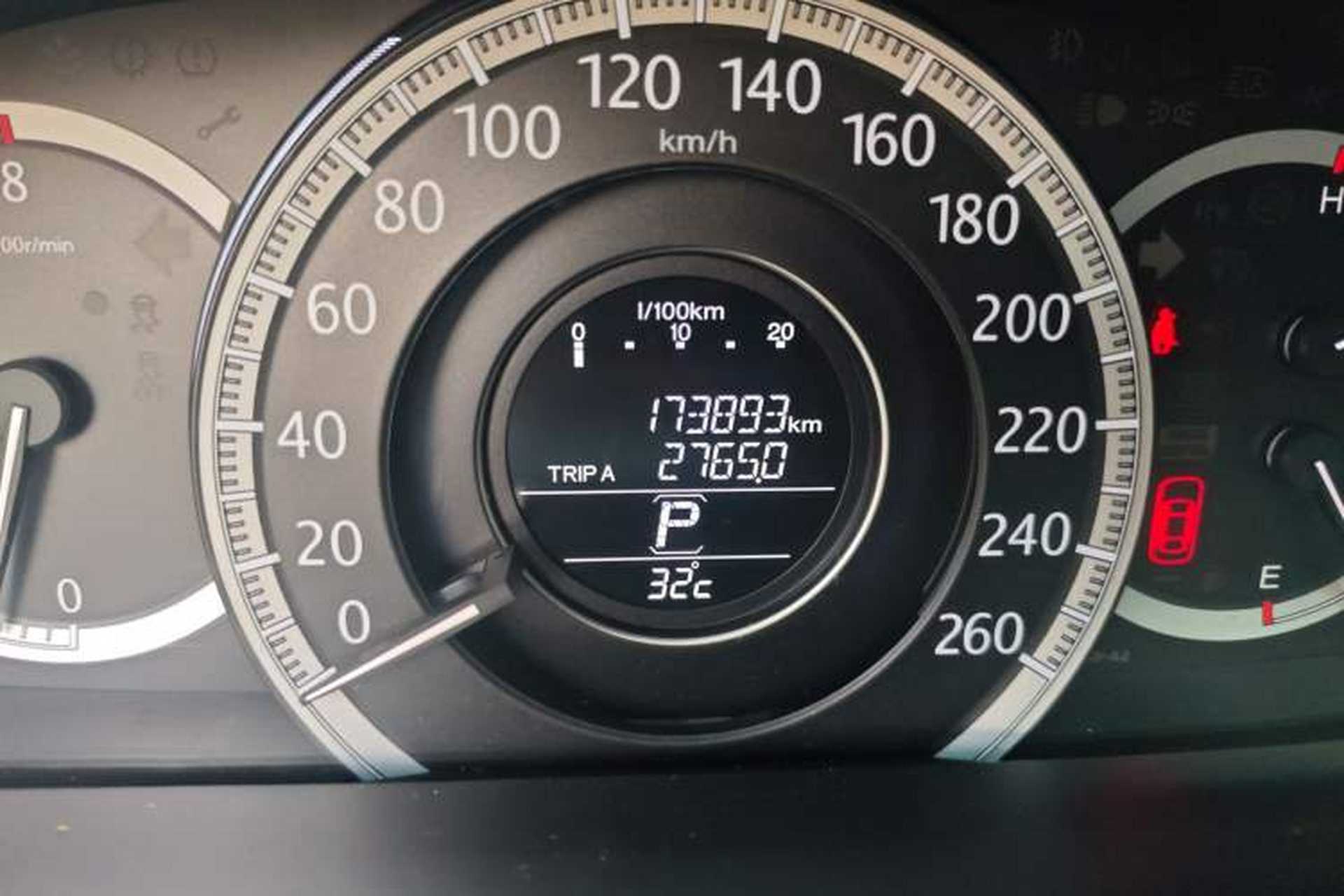 Used Honda Accord 2015 2.0L LX Comfort Edition Odometer Close Up