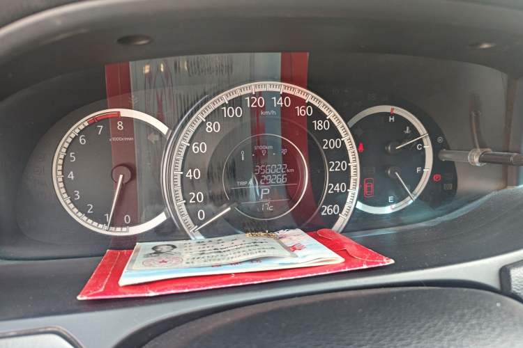 Used Honda Accord 2015 2.0L LX Comfort Edition Odometer Close Up