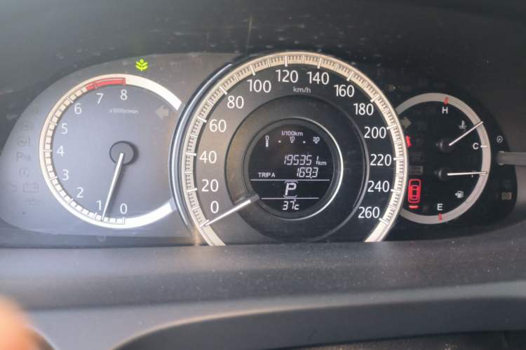 Used Honda Accord 2015 2.0L LXS Elite Edition Odometer Close Up