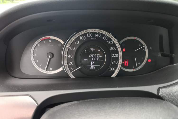 Used Honda Accord 2015 2.0L LX Comfort Edition Odometer Close Up