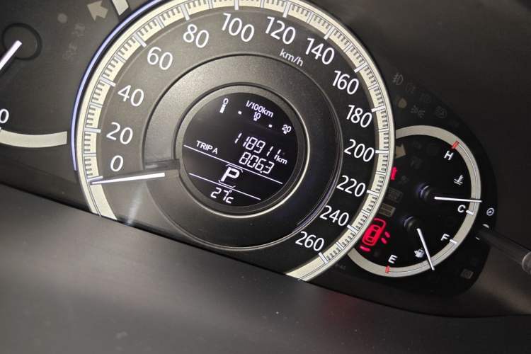Used Honda Accord 2015 2.0L LX Comfort Edition Odometer Close Up