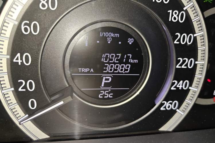 Used Honda Accord 2015 2.0L LXS Elite Edition Odometer Close Up