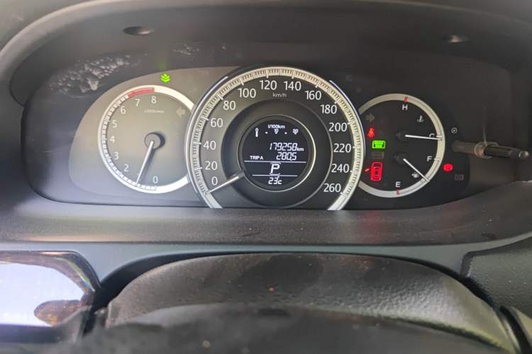 Used Honda Accord 2015 2.0L LX Comfort Edition Odometer Close Up