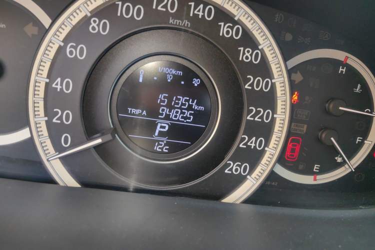 Used Honda Accord 2015 2.0L LX Comfort Edition Odometer Close Up