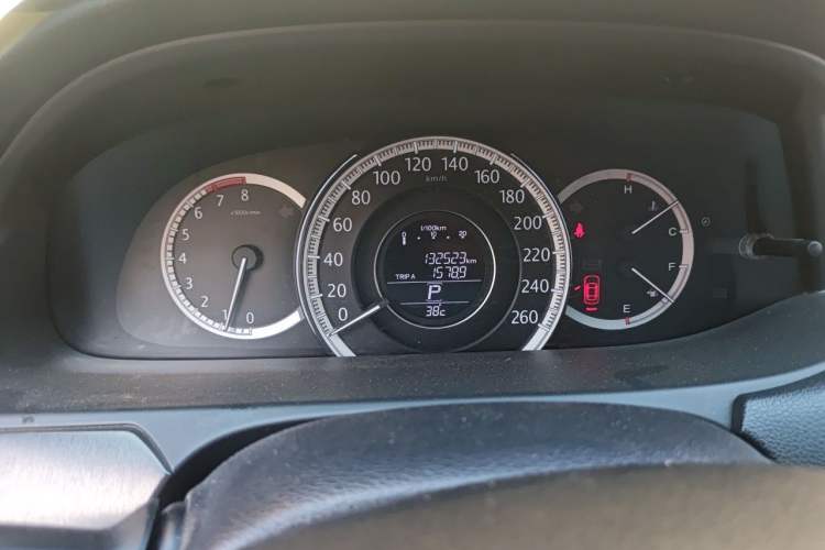 Used Honda Accord 2015 2.0L LX Comfort Edition Odometer Close Up