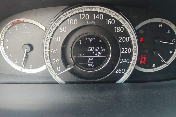 Used Honda Accord 2015 2.0L LX Comfort Edition Odometer Close Up