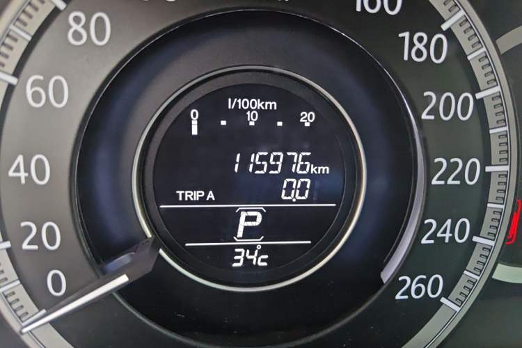 Used Honda Accord 2015 2.0L LX Comfort Edition Odometer Close Up
