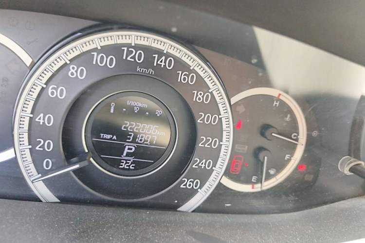 Used Honda Accord 2015 2.0L LXS Elite Edition Odometer Close Up