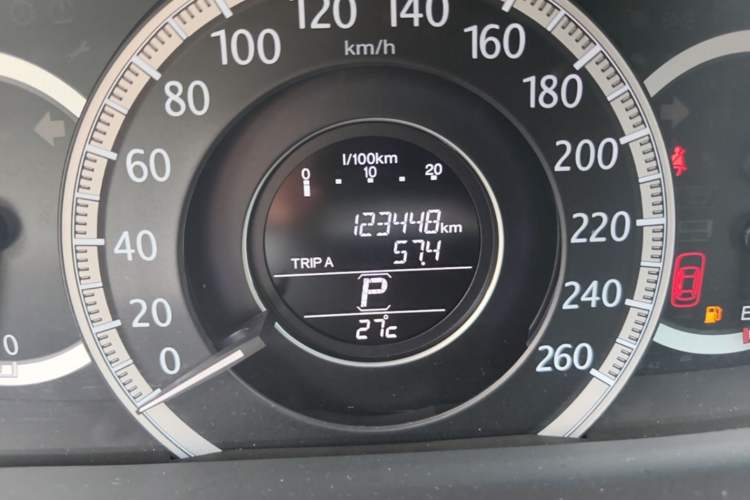 Used Honda Accord 2015 2.0L LX Comfort Edition Odometer Close Up