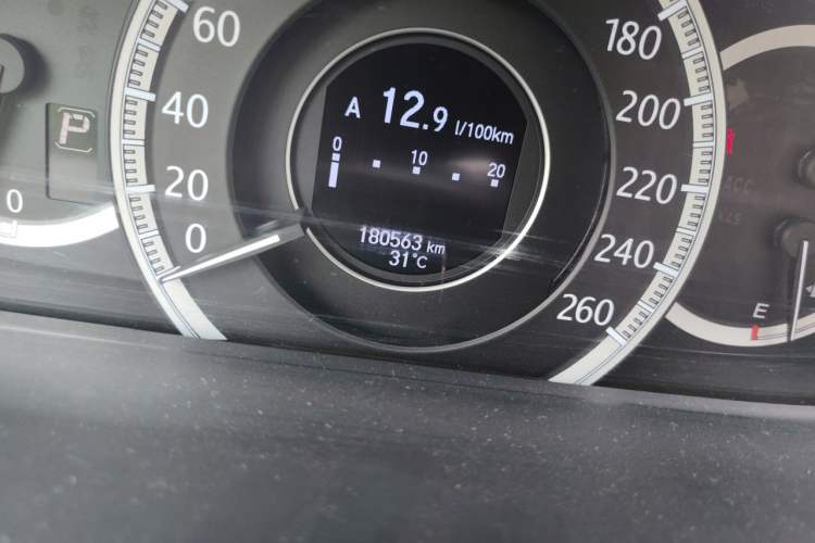 Used Honda Accord 2015 3.0L VTI Prestige Edition Odometer Close Up