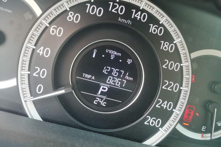 Used Honda Accord 2015 2.0L LX Comfort Edition Odometer Close Up