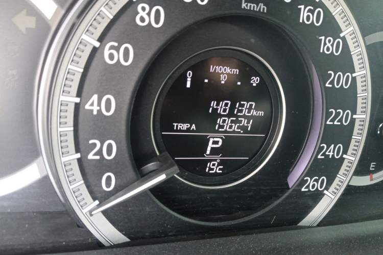 Used Honda Accord 2015 2.0L LX Comfort Edition Odometer Close Up