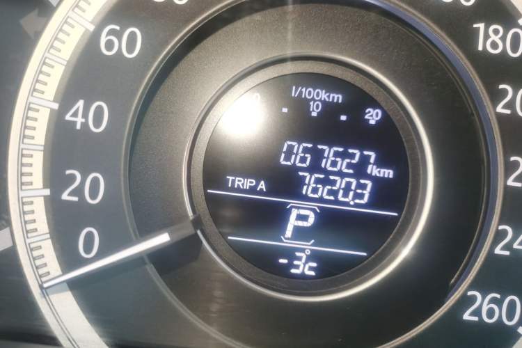 Used Honda Accord 2015 2.0L LX Comfort Edition Odometer Close Up