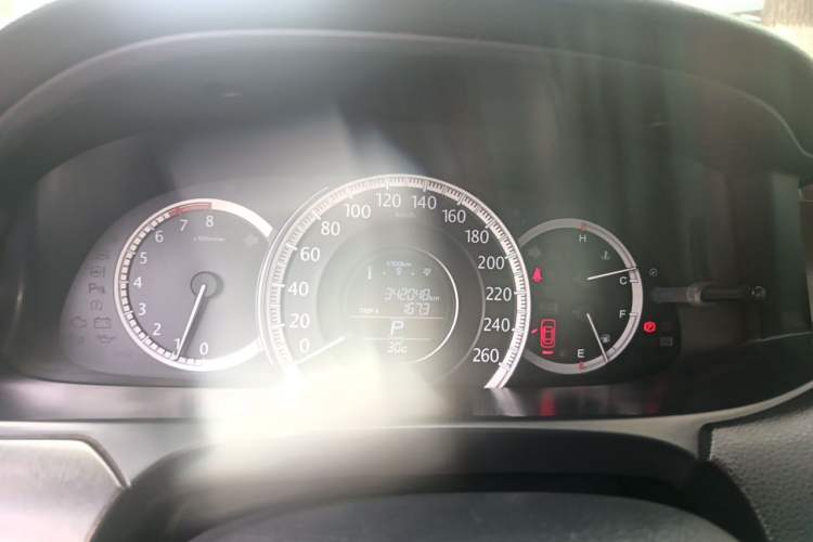 Used Honda Accord 2015 2.0L LXS Elite Edition Odometer Close Up