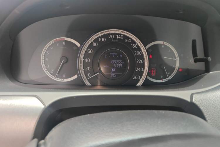 Used Honda Accord 2015 2.0L LX Comfort Edition Odometer Close Up