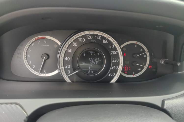 Used Honda Accord 2015 2.0L LX Comfort Edition Odometer Close Up