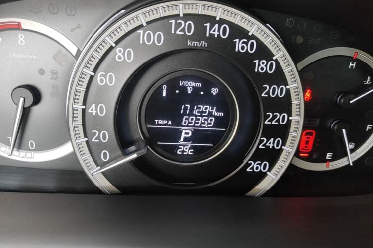 Used Honda Accord 2015 2.0L EX Luxury Edition Odometer Close Up