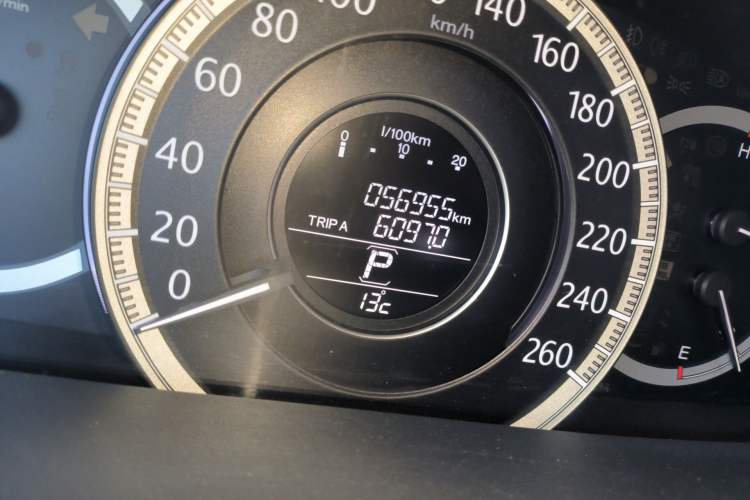 Used Honda Accord 2015 2.0L LX Comfort Edition Odometer Close Up